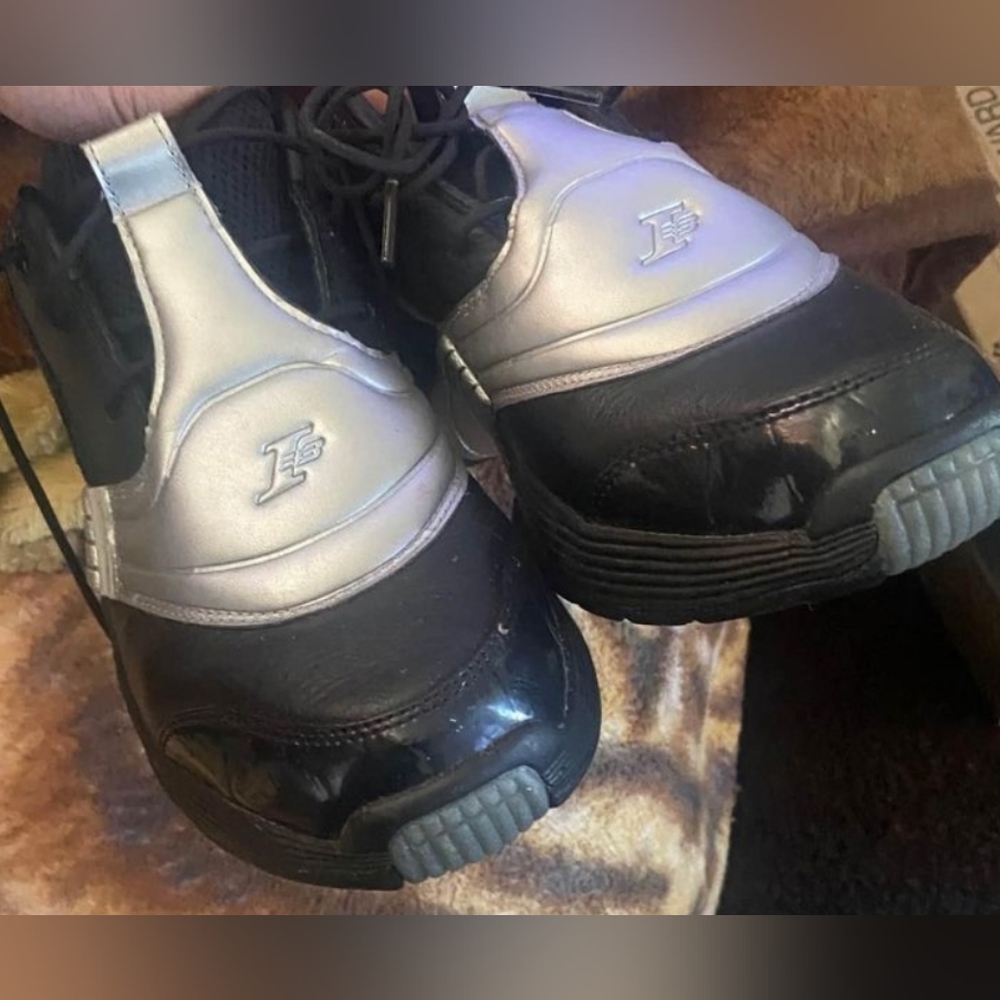 Reebok Answer 5 Sneakers in Black/Matte Silver